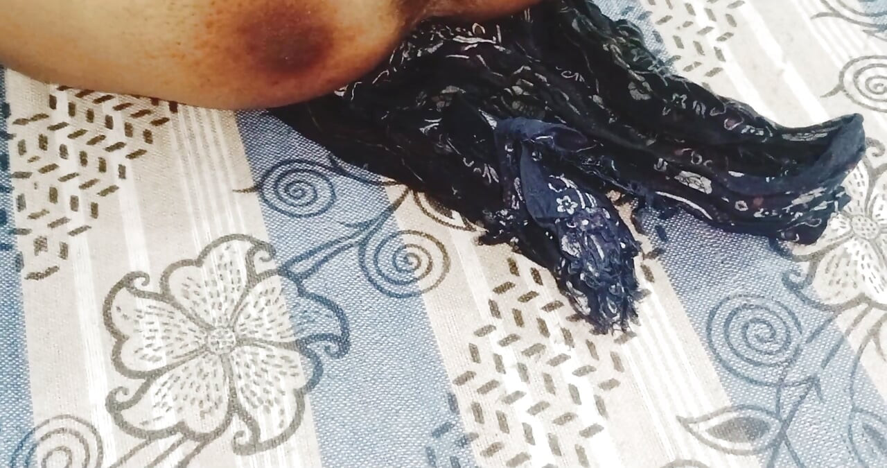 Fucked the gujrati sister in law after putting a bra on her
