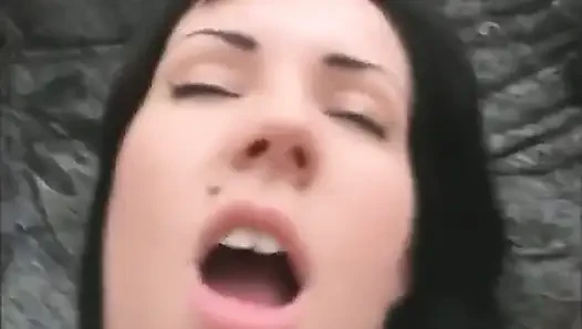 Noemy lagi asik nyepong kontol sebelum nyepong kontol sampai dalam banget