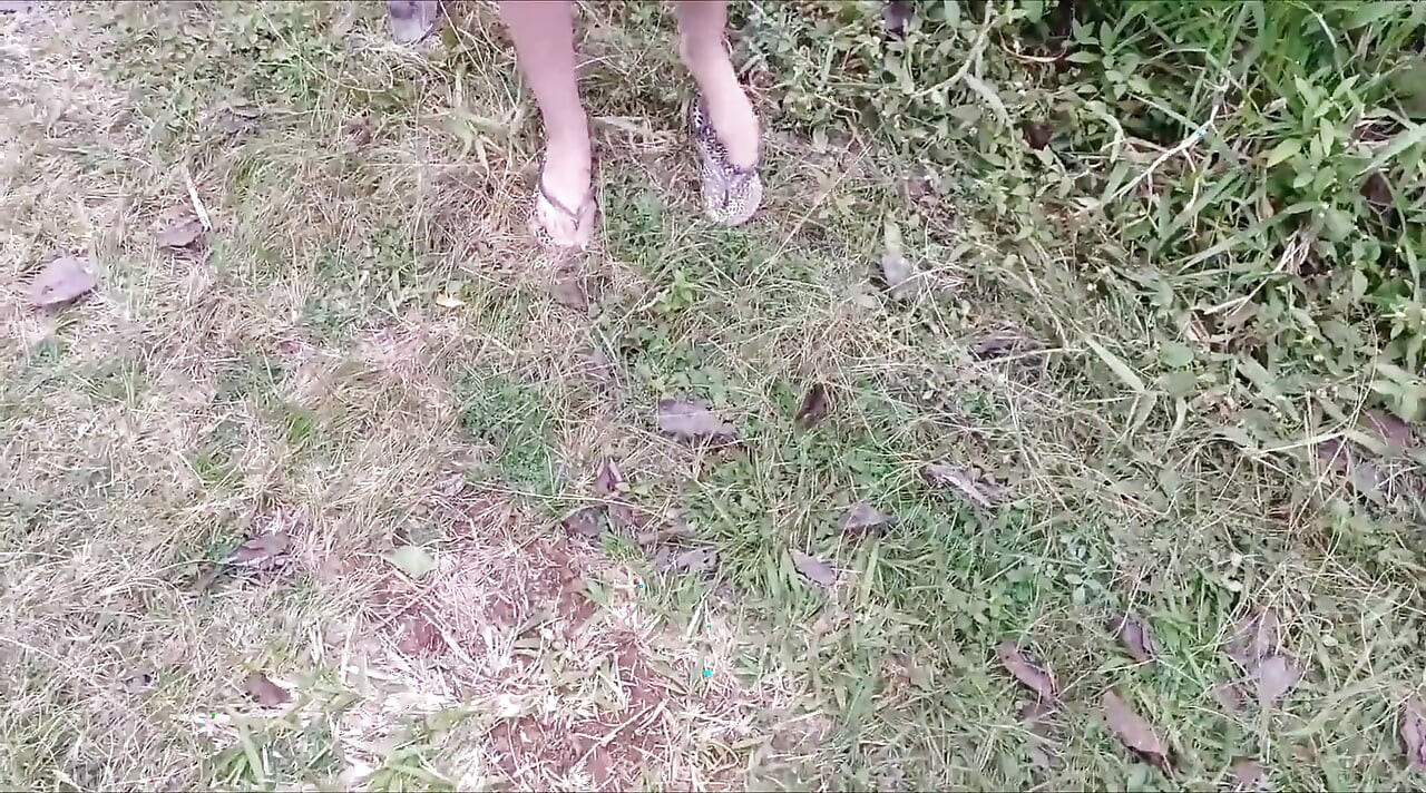 Wife Goes to the Park Without Panties to Show off!