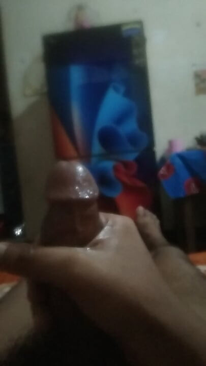 Algo não parece certo. Punheta Parte 2