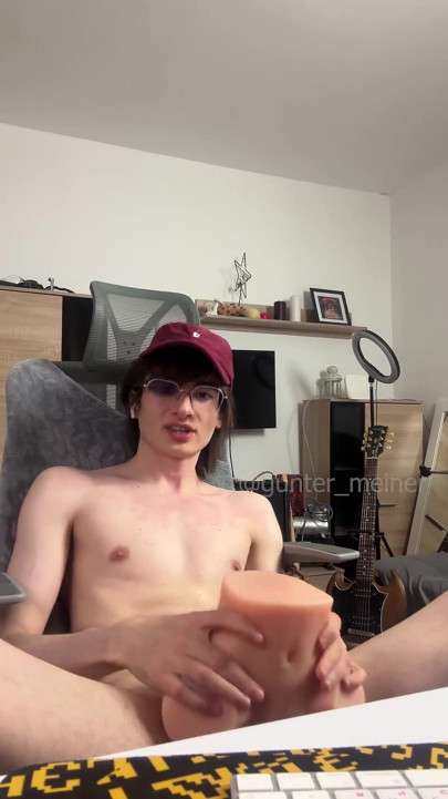 Servicing My Young Dick