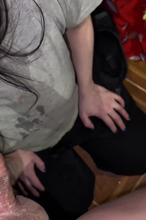 Meine Stiefcousine Kann Kaum Kommen, Um Leckeren Sex Zu Haben, Sie Gibt Ihm Einen Guten Blowjob