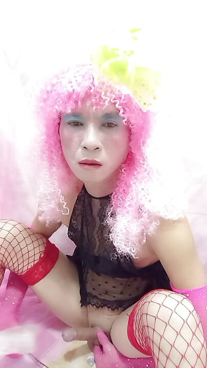 Oanh Le transgenre portant des vêtements sexy queue porno