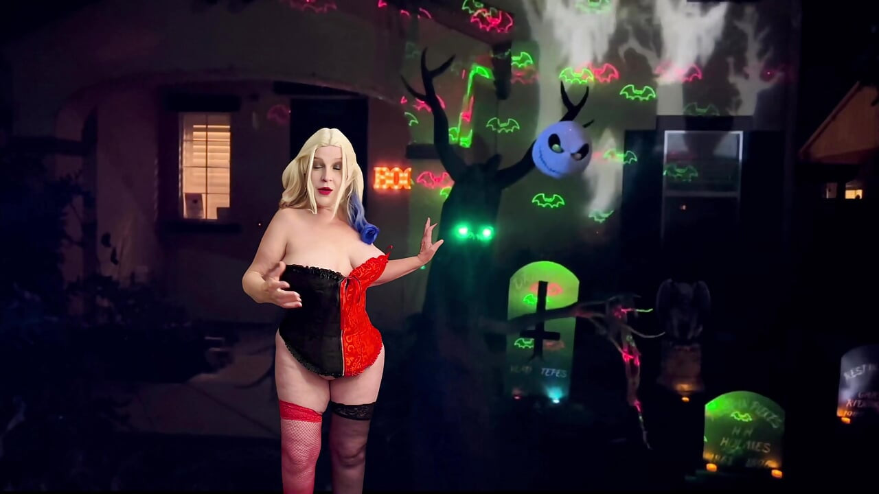 Nine Harley Quinn: birden fazla vibratör kötü sürtük sikişiyor