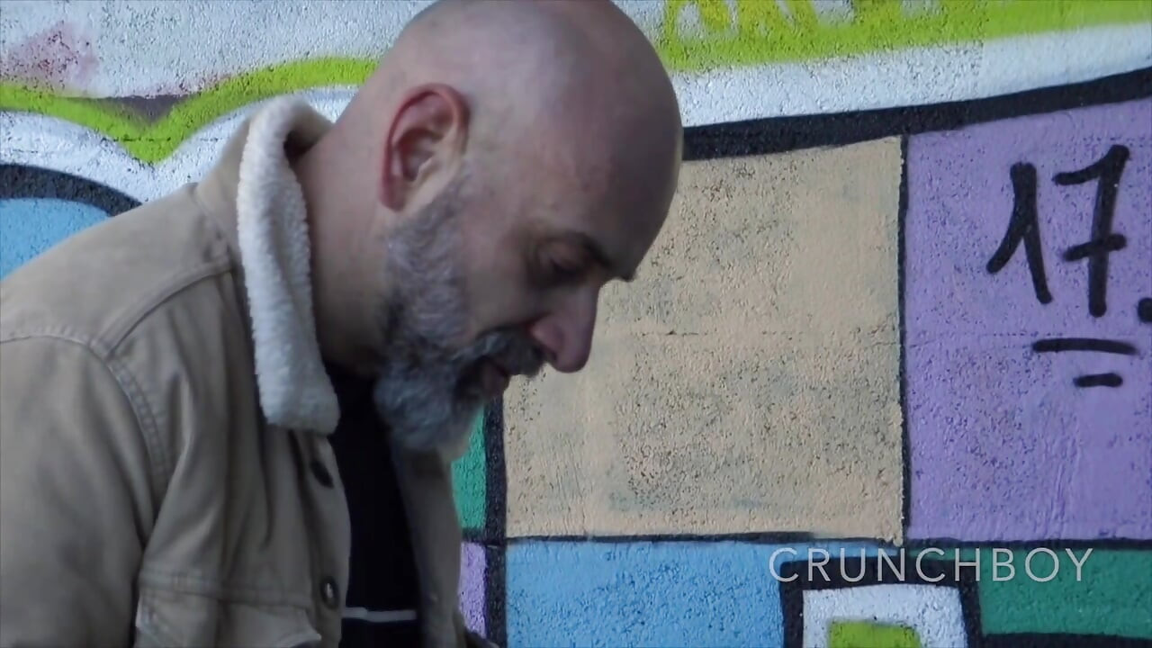 2440 - cowok berotot dientot tanpa kondom sama ayahnya yang mesum di luar ruangan