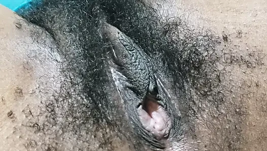 Heiße behaarte MILF-muschi hautnah mit verführerischer amateur-energie