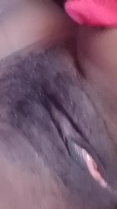 Раздвигаю мою жопу ягодицы, анальные спазмы, трение моей киски