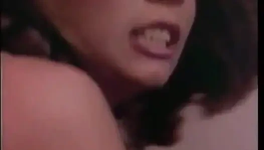 Reife brünette bekommt behaarte muschi gefickt