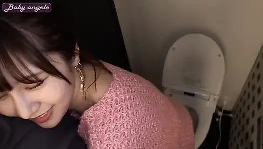 muncrat yang tak terduga. Puting merah muda kewalahan oleh creampie piston mentah bagian 1