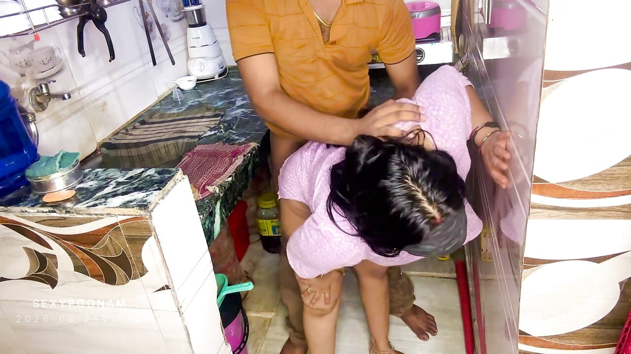 Tertangkap adik tiri saya di dapur akhirnya mengongkeknya tanpa sensasi