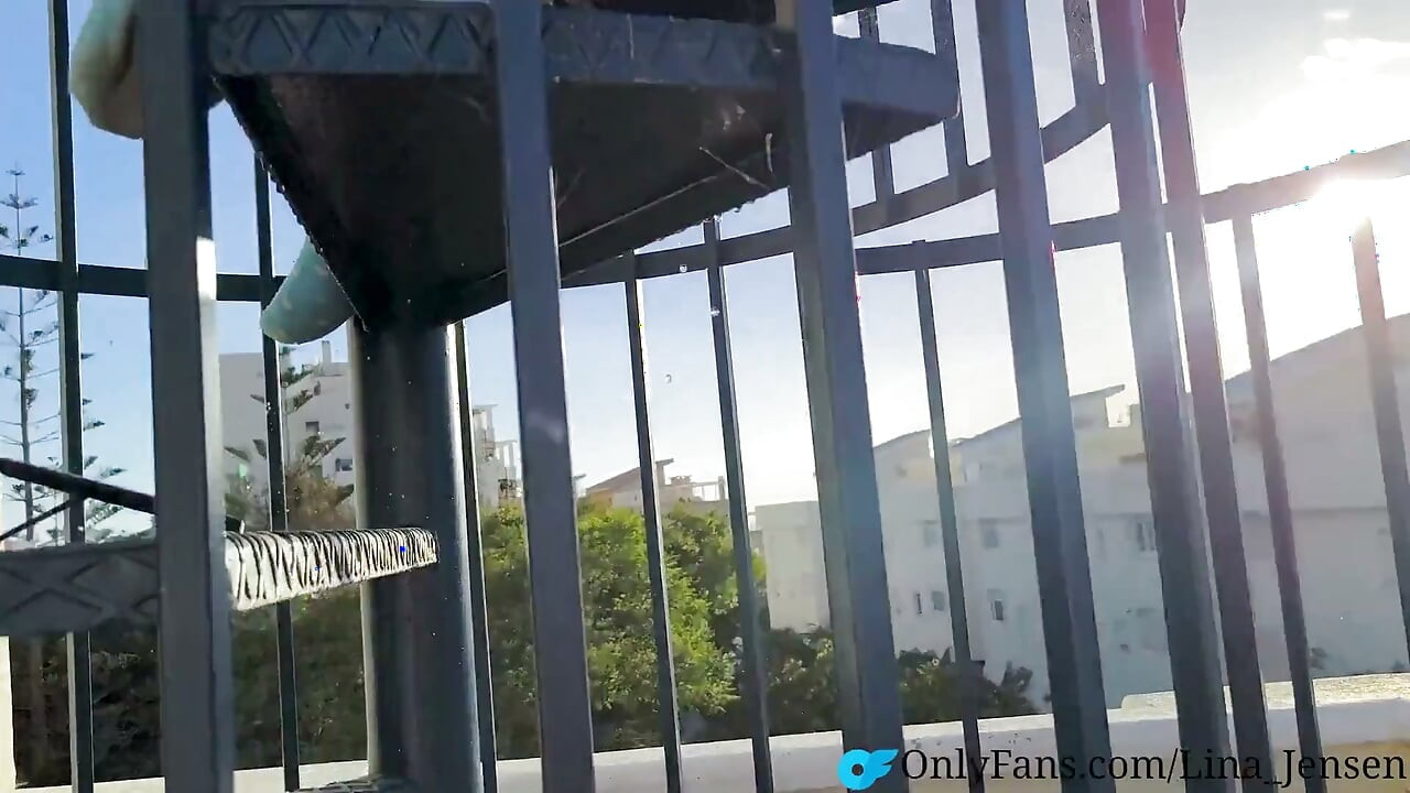 Holiday Risky Public Outdoor Cousy Masturbation, Had to Pee in the Meantime.