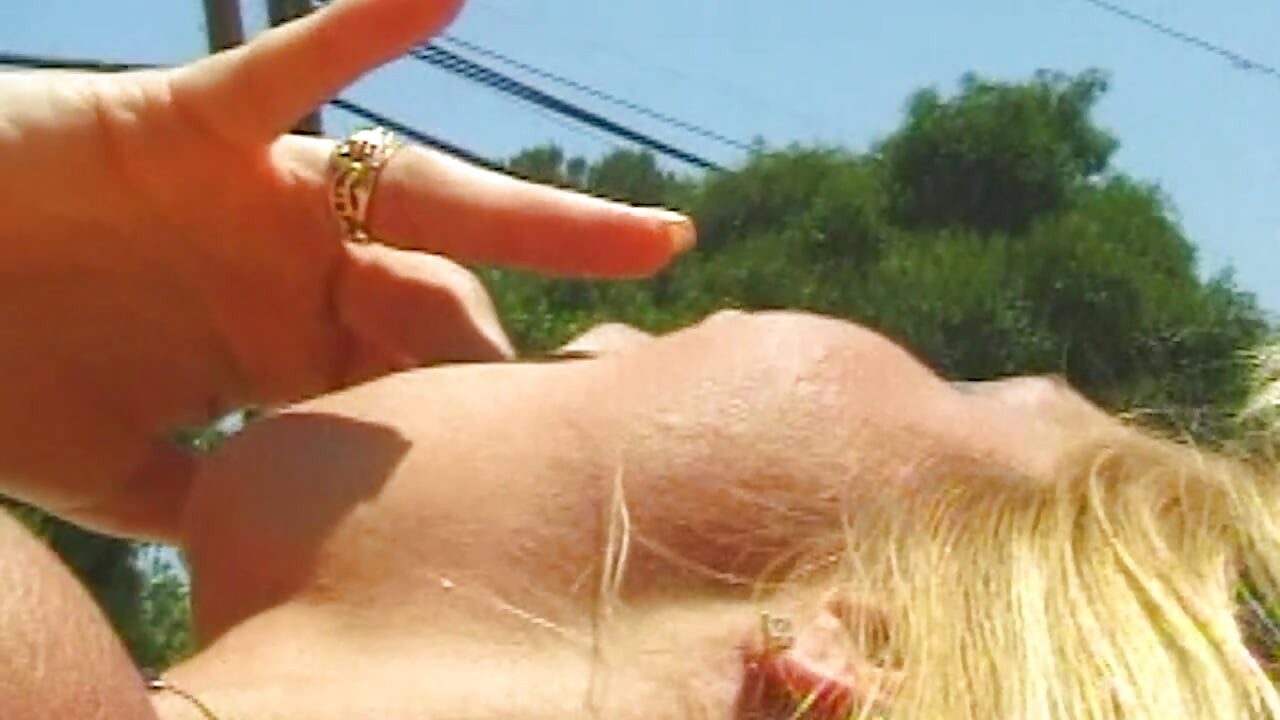Heißer Pool-Sex in weißen Panties