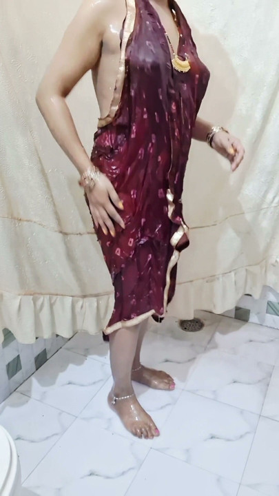 Watching Bengali Bhabhi's cool nude video of bathing will make the penis water come out | Clip 2