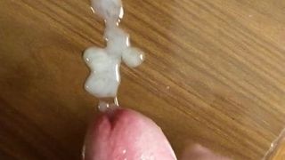 La manica di gelatina si masturba sul tavolo