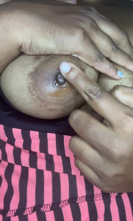 Pijat payudara dengan minyak