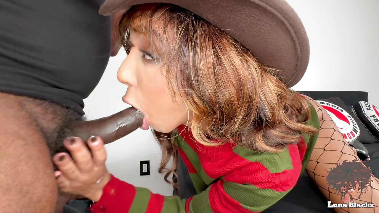 I Dress up as Freddy Krueger and Slenderman Comes to Fuck Me Really Hard