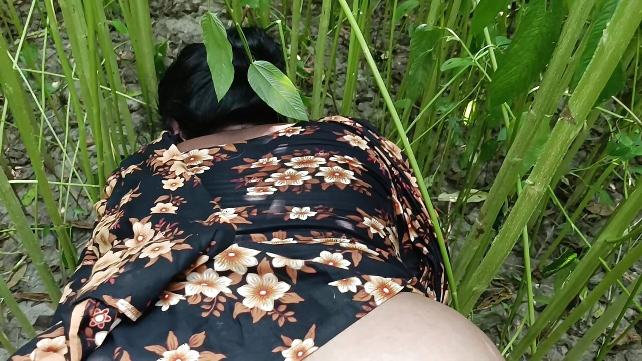 I fucked her while she was in the jute field and had a lot of fun, then I ejaculated in her vagina.