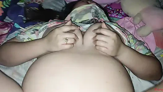 Сладкий голос пухлой милфы утопает в гуле члена