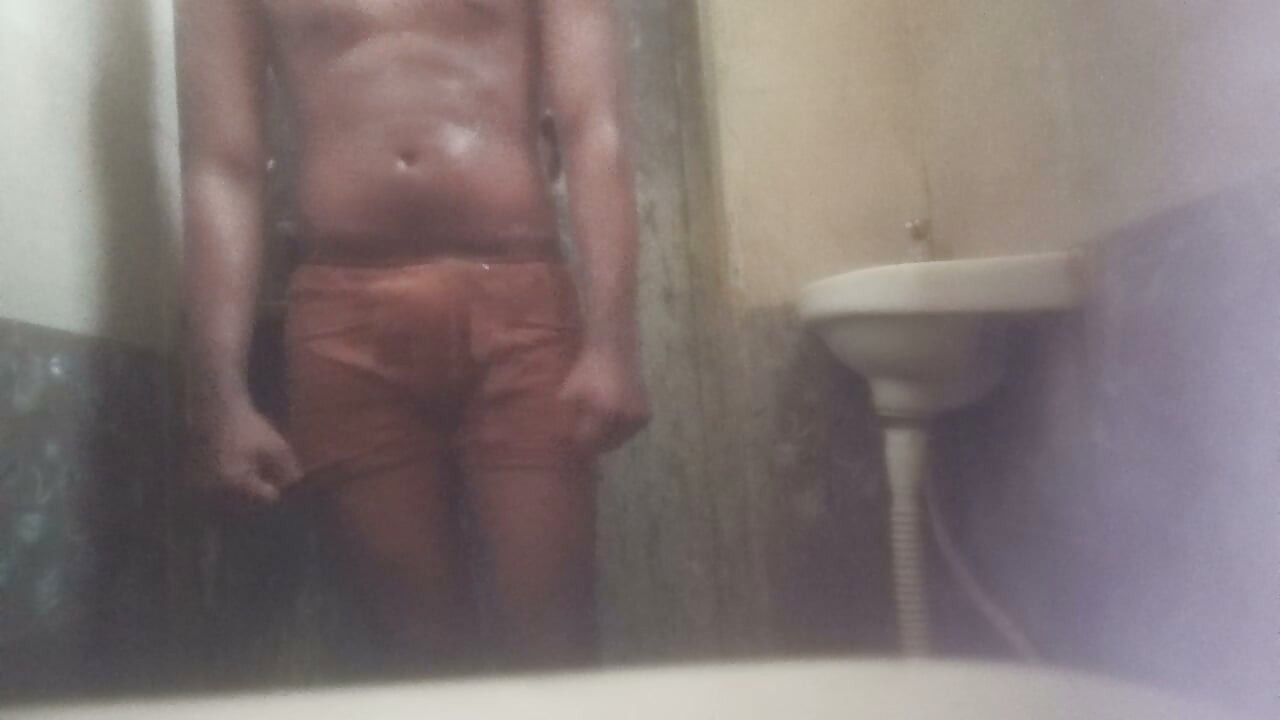 Pria mandi