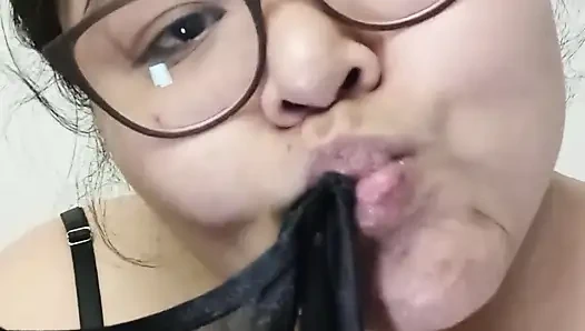 Dees külotuyla döl yiyor!