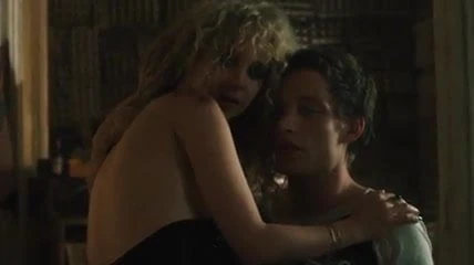 Juno Temple - Vinyl s1e09