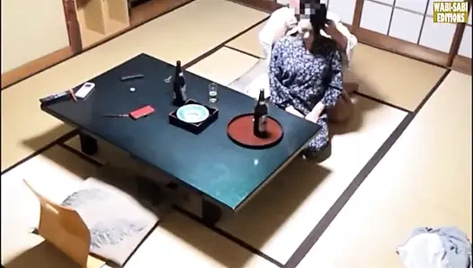 Соблазнение после работы горячего источника обслуживающего лица, захваченного в приватной комнате сессии - сцена.1