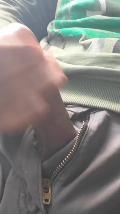 Şehvetli yavaş öğütme kalçalar mükemmel ritimde yuvarlanıyor | Klip 1