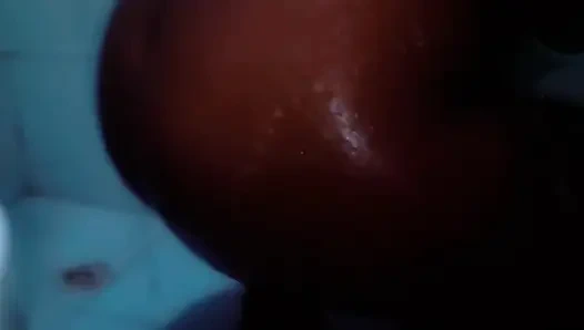 Lil si cewek semok latina lagi asik mandi