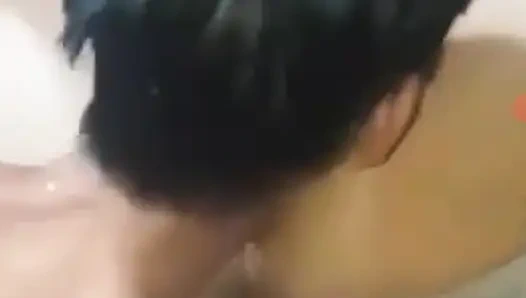 Cewek ini puas banget sama aku. Dia senang banget ngajak dia fisting dan jilat memeknya di saat yang bersamaan