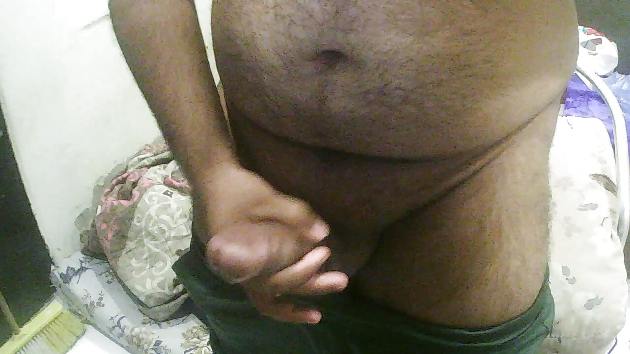 masturbándome con mi polla de mala suerte