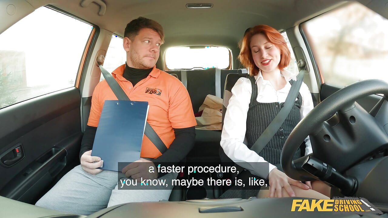 Roșcata este futută la biroul școlii de șoferi - Școala de șoferi falsă