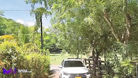 Mädchen mit großen hintern auf der straße gestrandet hat sex im freien mit einem gärtner - Max Betancur & salome Gil