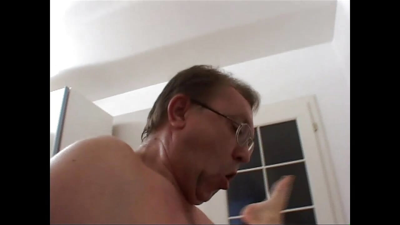 Mame sexy amatoare mature mascate și sexy țâțoase futute și umplute de spermă în gură (film complet)