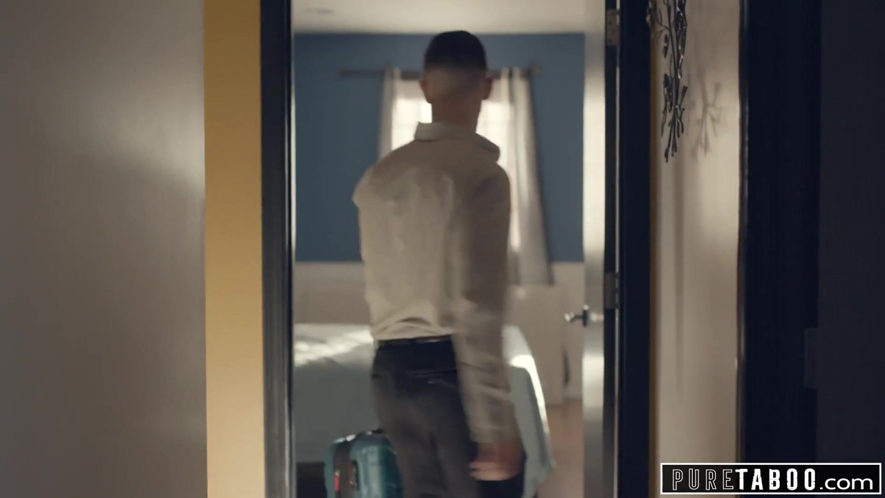 純粋なタブー義理の両親と義理の兄が新しい妹を歓迎