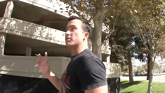 Şehvetli bebeğin güçlü amcıkları spermle dolu biraz görünüyor