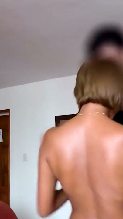 Auditie pentru o MILF cu țâțe mari și fierbinte care primește o peruviană înfiptă și călărind anal un pula mare | Clip 1