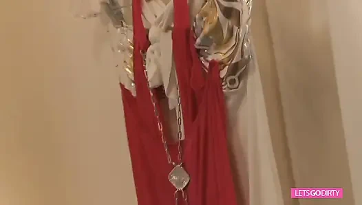 Сексуальную мачеху застукал и жестко трахнул незнакомец