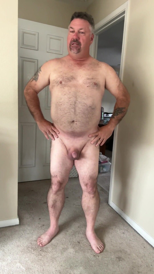 Luvbennude feirer pride-måneden og viser takknemlighet | klipp 2