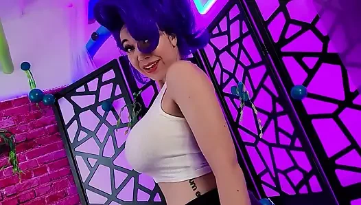 Slug-o-bots! Futurama Leela Cosplay | Vid 1