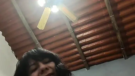 Bir partiye gittik ve Riva iç çamaşırı giymiyordu ve sonunda odalardan birine düştük