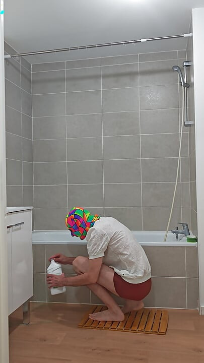 I'm cleaning my bathtub (episode 2)
