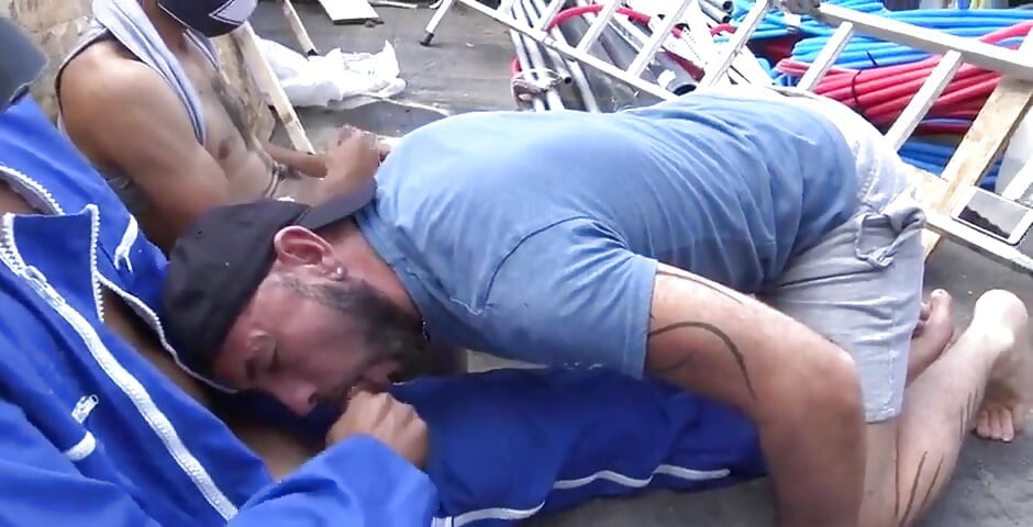 I Suck Straight Arabs Workers to The Cum