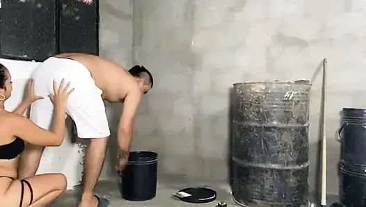 Tiojack duvarı sıvazlıyor ve ben onun götünü emmek istedim