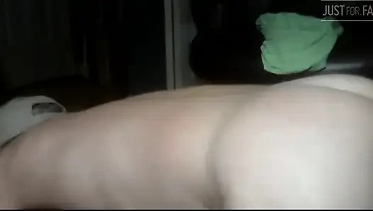 Büyük itici dildo taşaklarıma kadar sikiyor