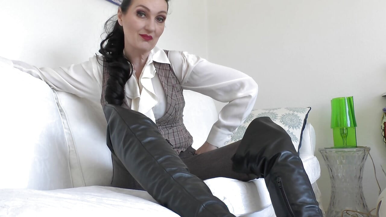 Lick My High-heeled Boot Soles Clean with Your Tongue! Lady Victoria Valente