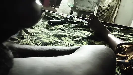 Ibu tiriku dientot diam-diam di malam hari