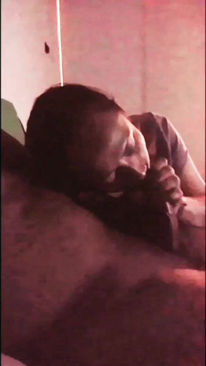 Malay office divorcee orally pleasures indian boss cock