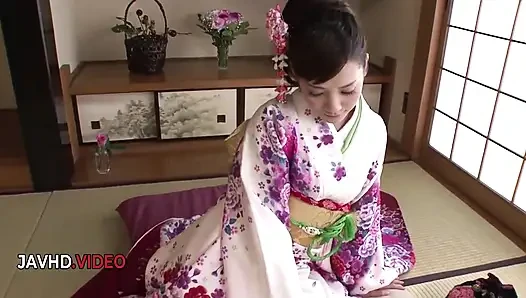 Yaramaz Japon amatör Rei Mizuna seksi becerilerini kamerada canlı gösteriyor