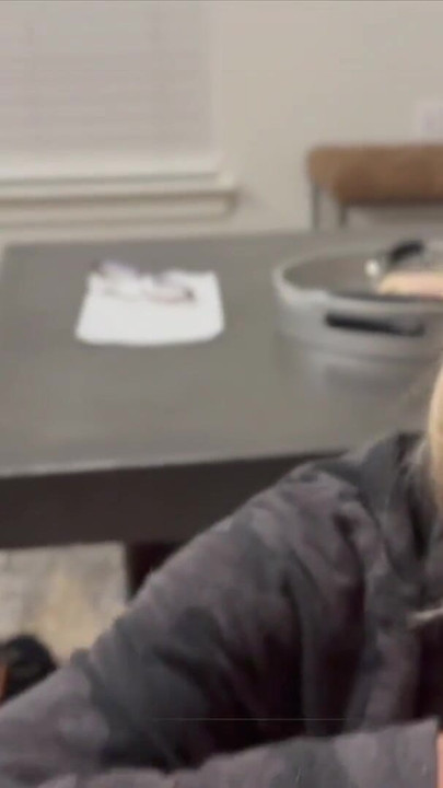 Trezește-o pentru o muie | Clip 1