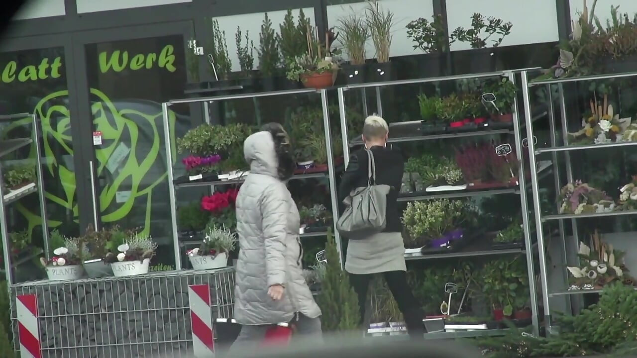 Blonde MILF sucks good cock in the car